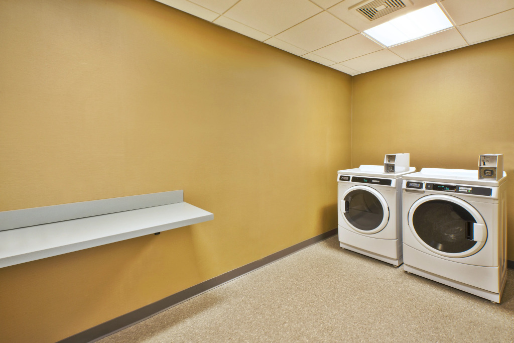 Holiday Inn Express & Suites New Castle by IHG