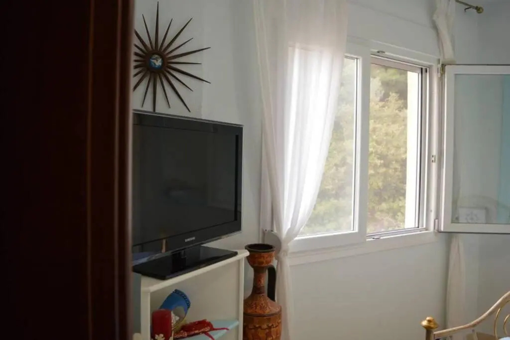 35 m from the beach, amazing seaview, Chalkidiki, Loutra Agias Paraskevis , Evdiriadis Luxury Apartment , you can see it on youtube if you type the name Evdiriadis
