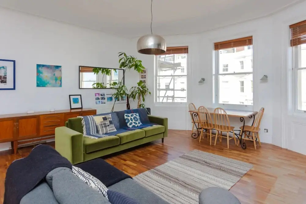 Spacious 1 Bedroom Apartment in Brighton Beside the Sea