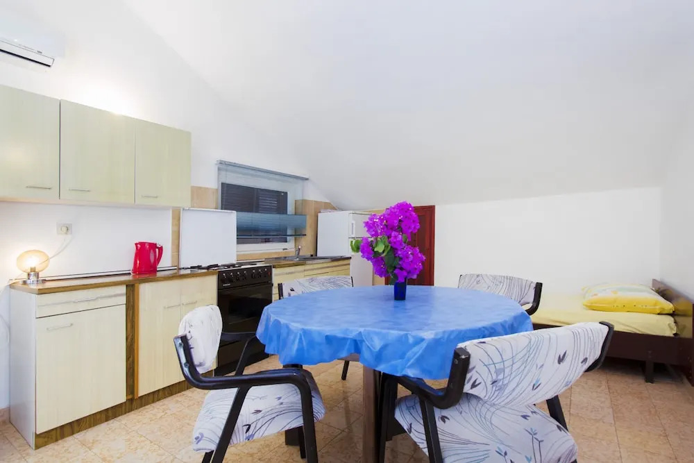 7 Olives Vintage Apartments
