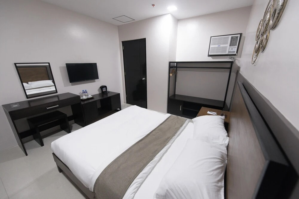 Bumble V Hotel