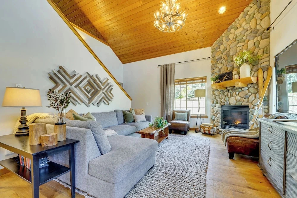 Hot Tub & Fire Pit! Pet-friendly Gem 2 Mi to Lake
