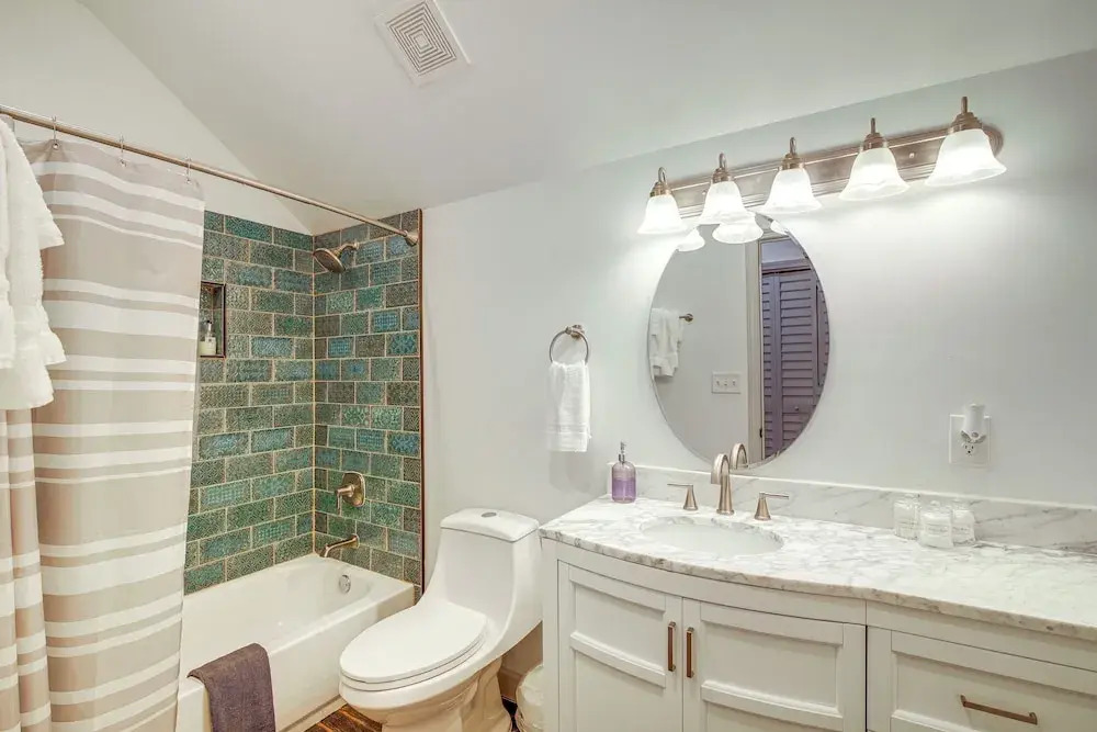 Walk to Eats: Midtown Memphis Home w/ Patio!