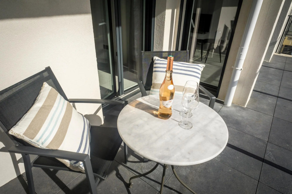 Modern 1 Bed Apartment in Prestigous Area of Cannes a Short Walk to the Croisette and the Palais - 1903