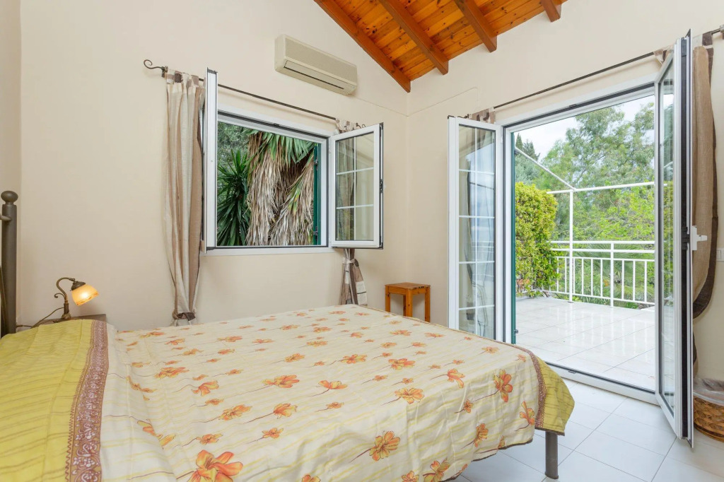 Villa Thalassa Large Private Pool Walk to Beach Sea Views A C Wifi Car Not Required - 920