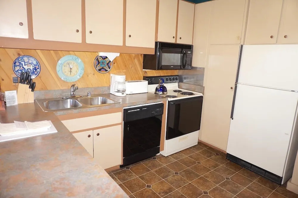 542 2 Bedroom Condo