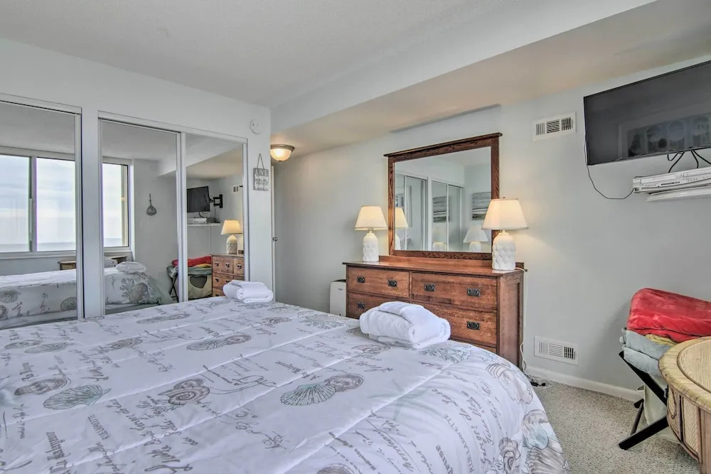 Steps to Sand: Condo Near Ocean City Boardwalk