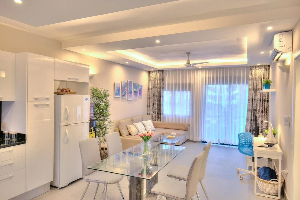 Beach Apartment 10mbps internet & Smart TV's