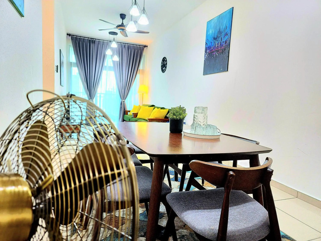 KLCC Legasi Kg Bharu muslim homestay facing unblock view and walking distance to Twin Tower, LRT train next to building