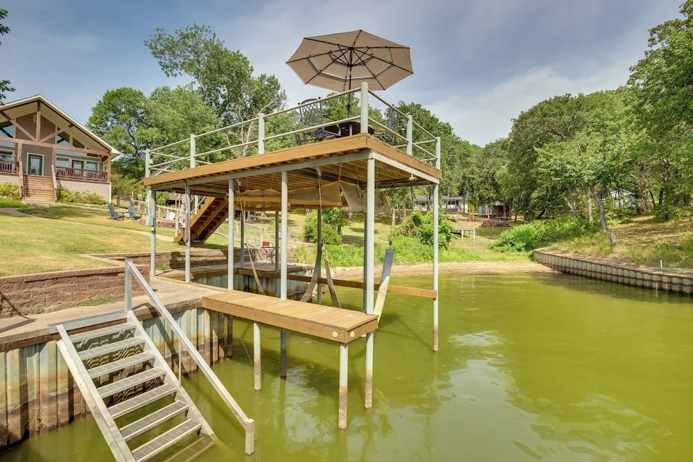 Fish & Kayak: Tranquil Cedar Creek Home!