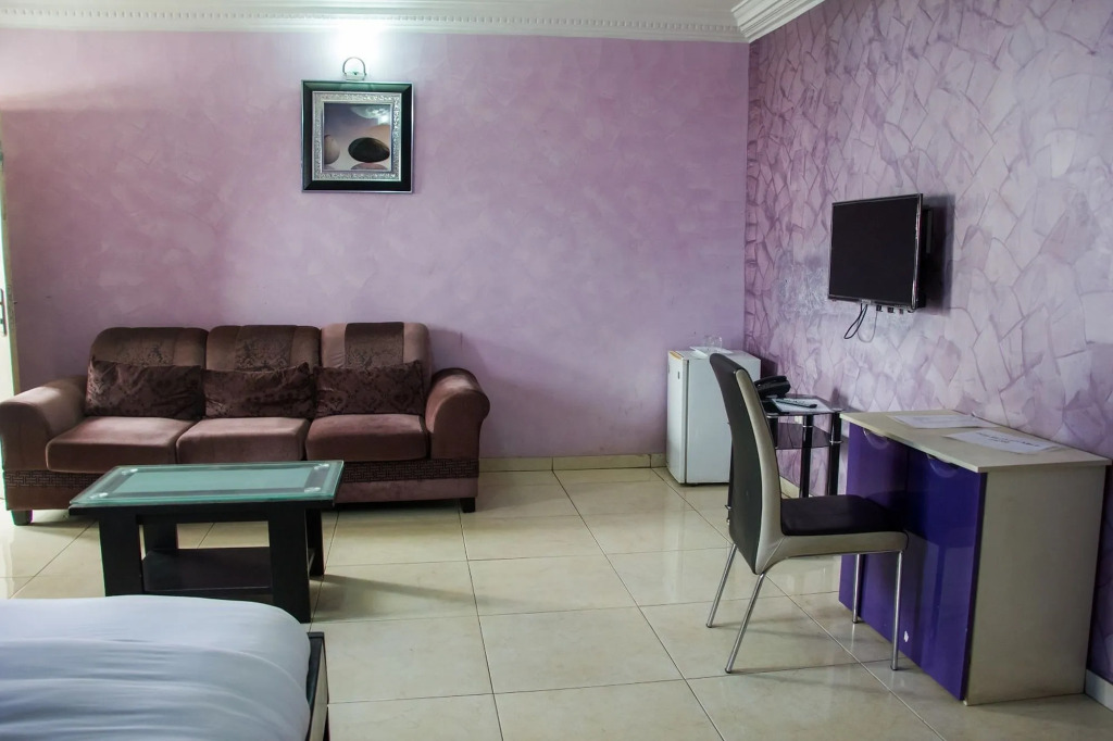 Bluenest Hotel