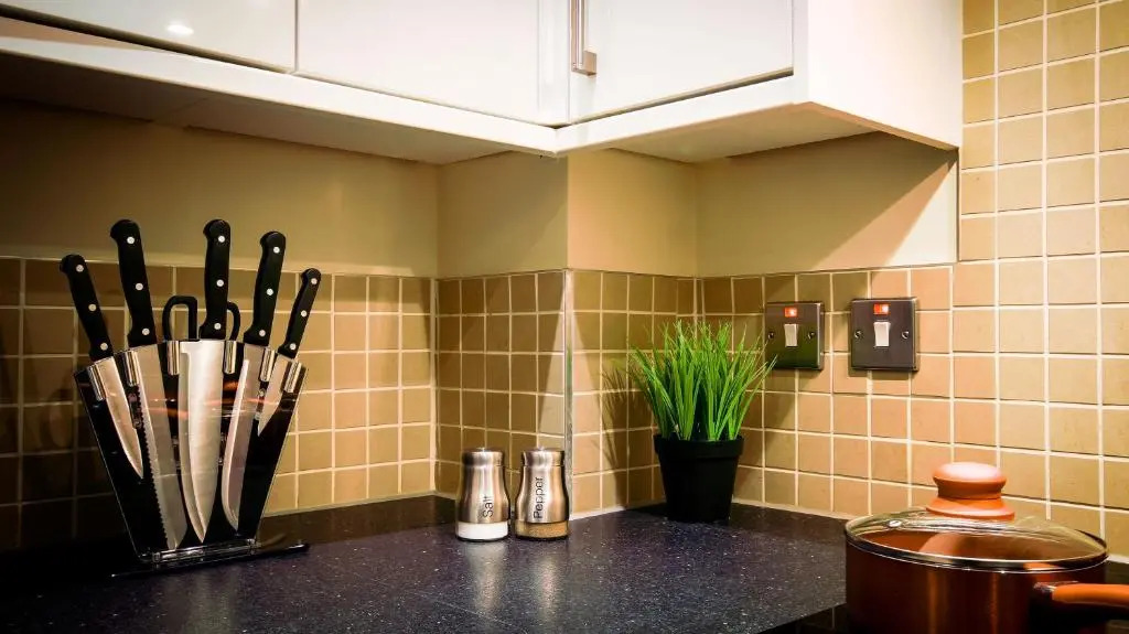 Superb City Center 1 or 2 BR Apts King Bed