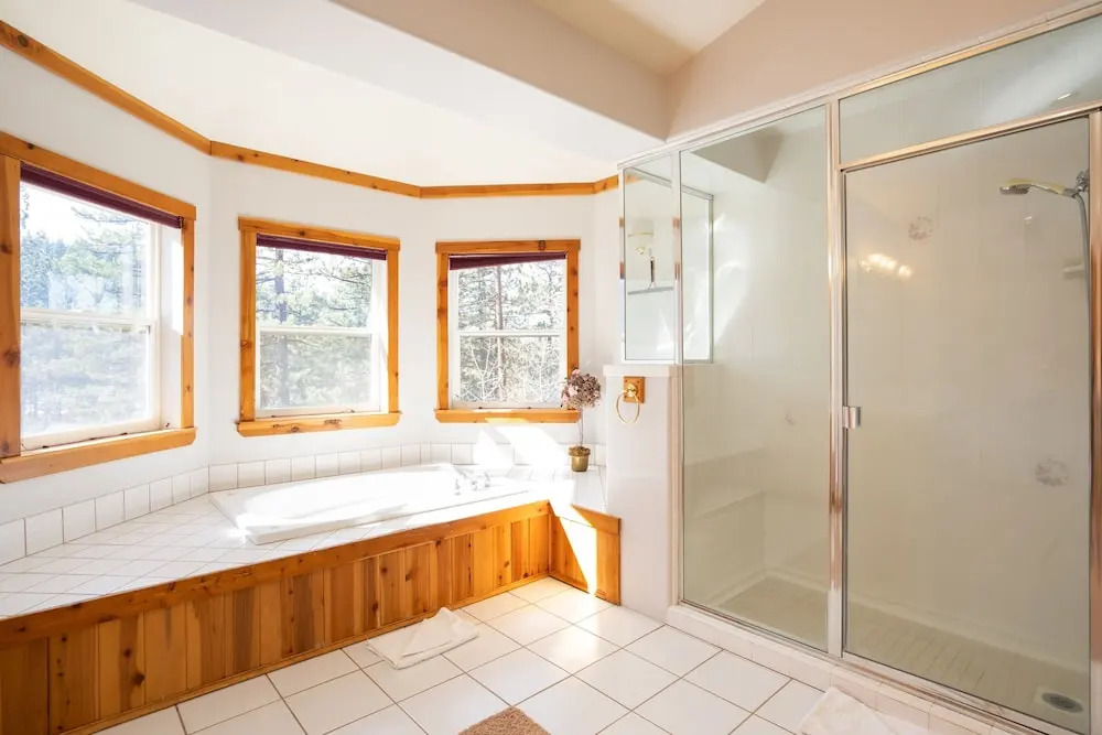 Skidder Trail Family Lodge 4 Bedroom Home by RedAwning
