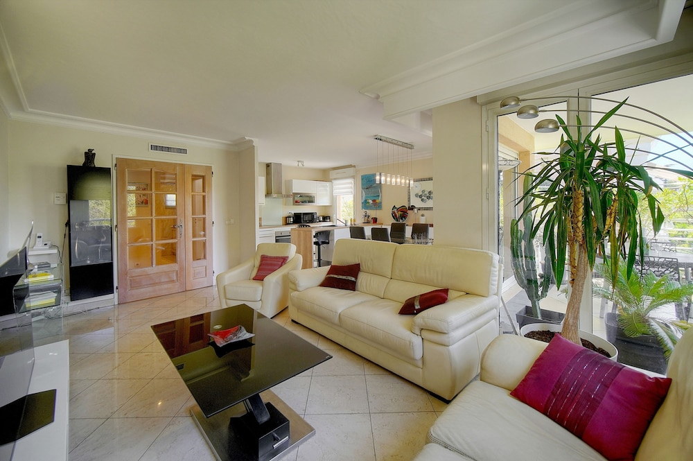 Beau 3 Chambres Piscine Parking A3b134