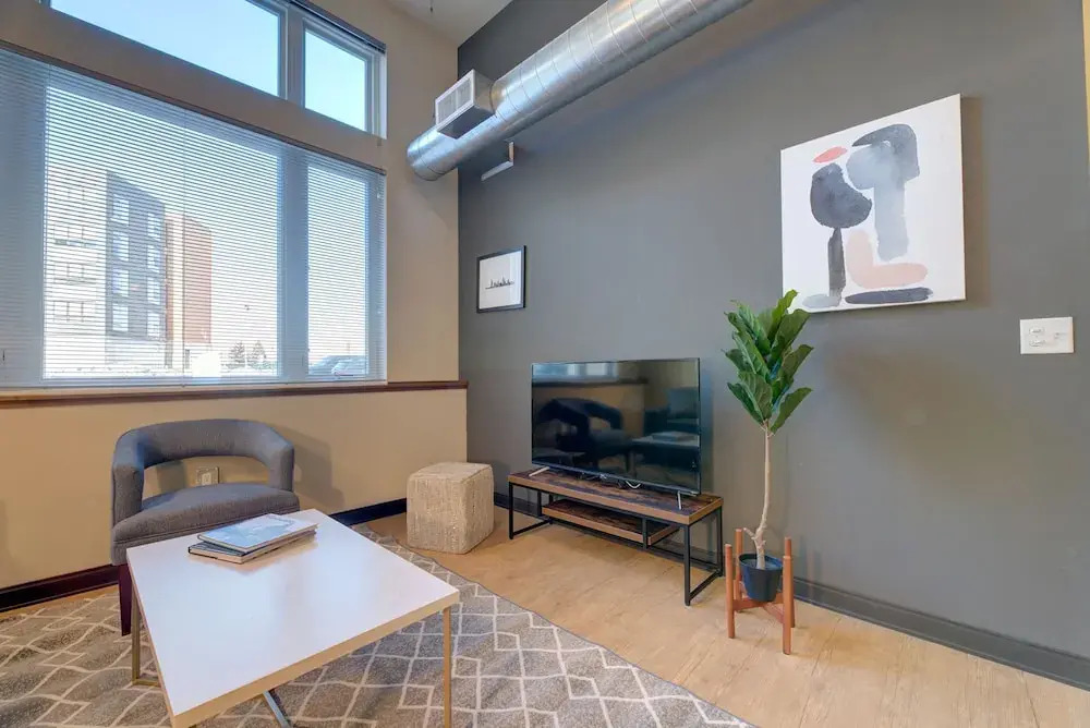 Milwaukee Adorable 1BD 1BA Downtown Apartment