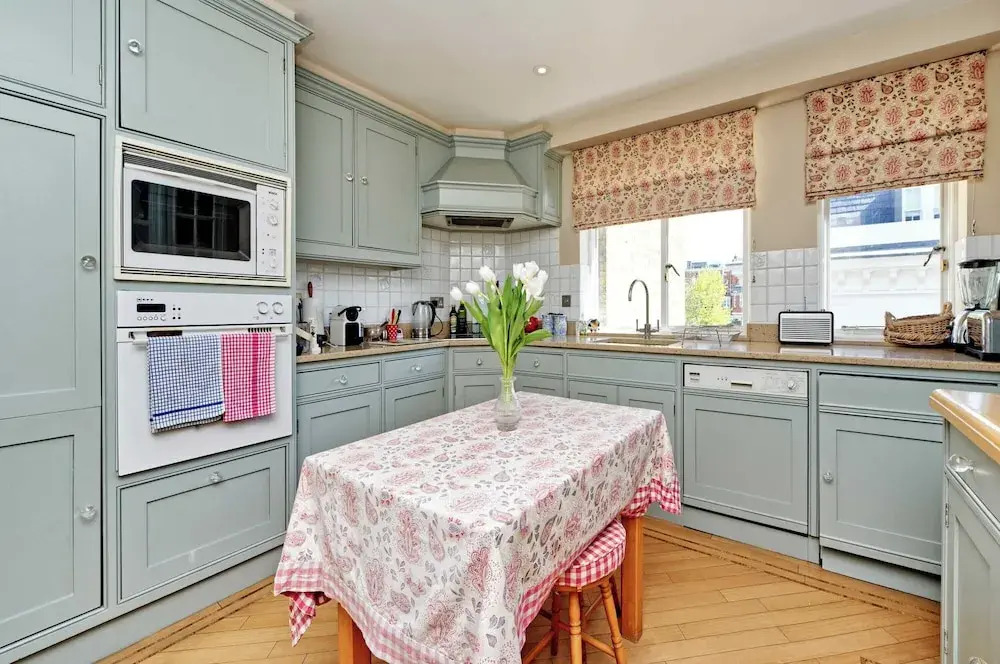 Beautiful & Spacious, 2 Bed in South Kensington