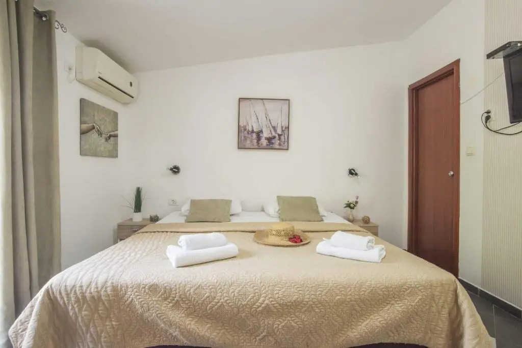Chic Studio Flat With Balcony Near Beach in Tivat