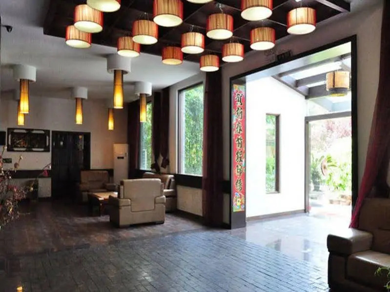 Tonglu Lai Yue Hotel