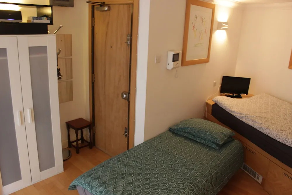 Tower Hill Studio Appartment