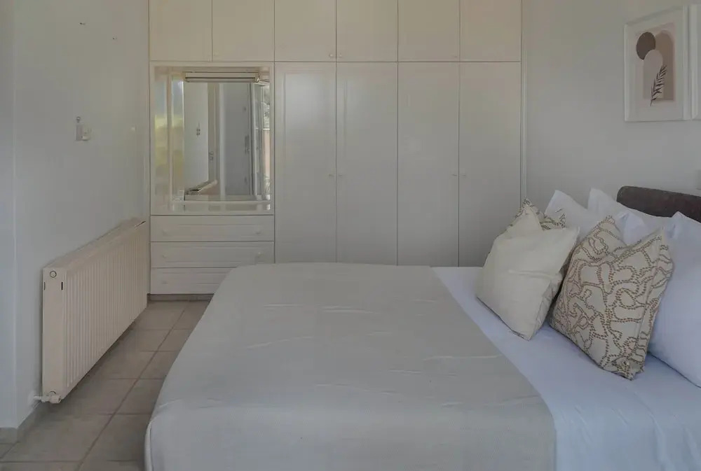Phaedrus Living: Seaview Hilltop Maisonette