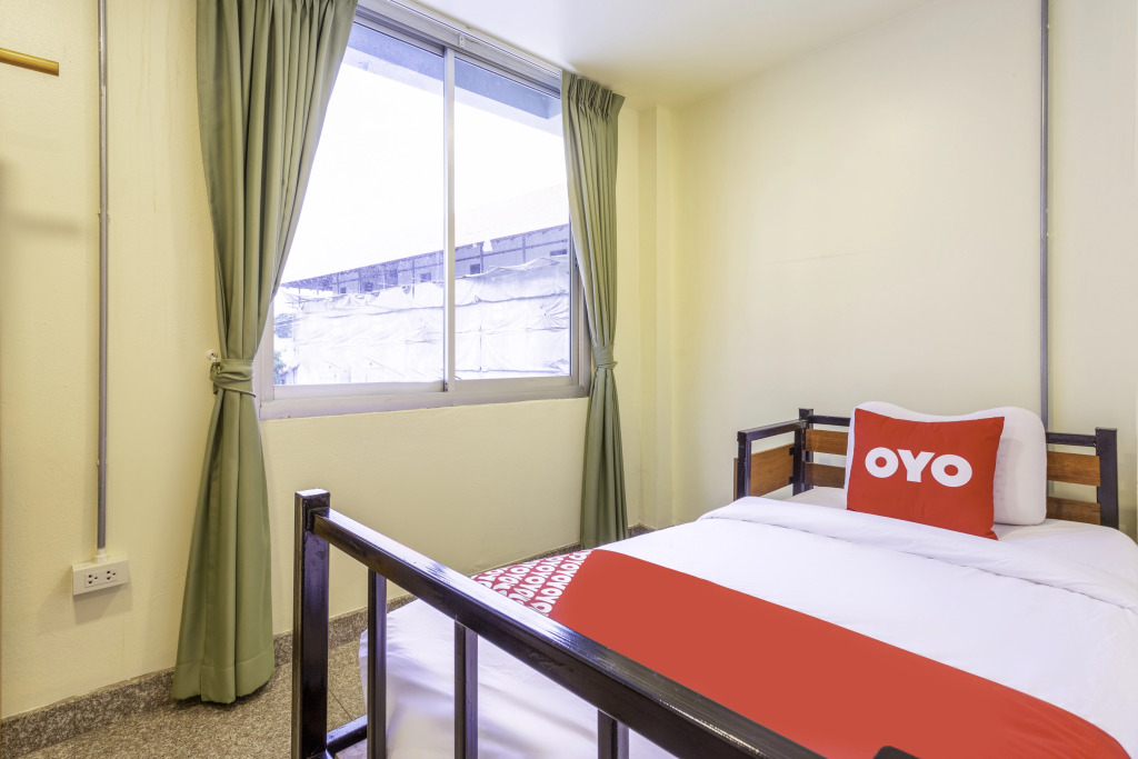 OYO 928 Leaf Hostel