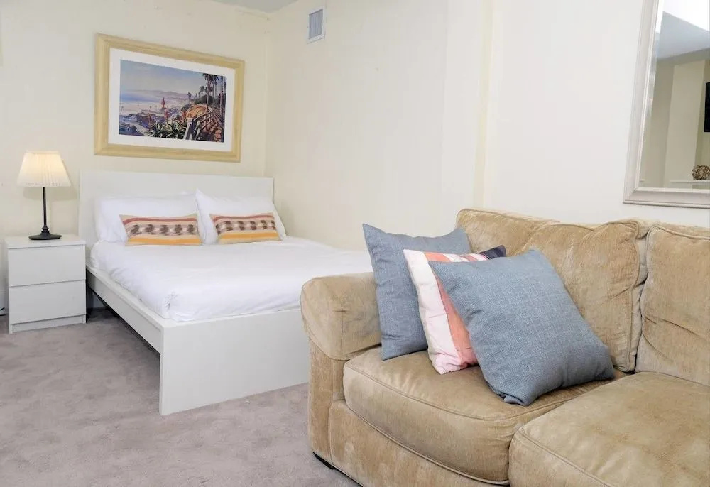 LUX Suites in the Heart of Santa Monica