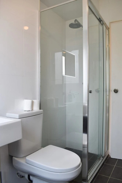 Light And Airy 2 Bedroom North Bondi Apartment