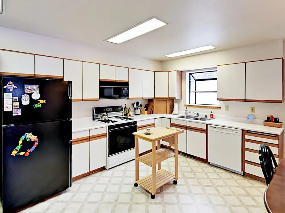 Riverfront Retreat - 3 Br Home