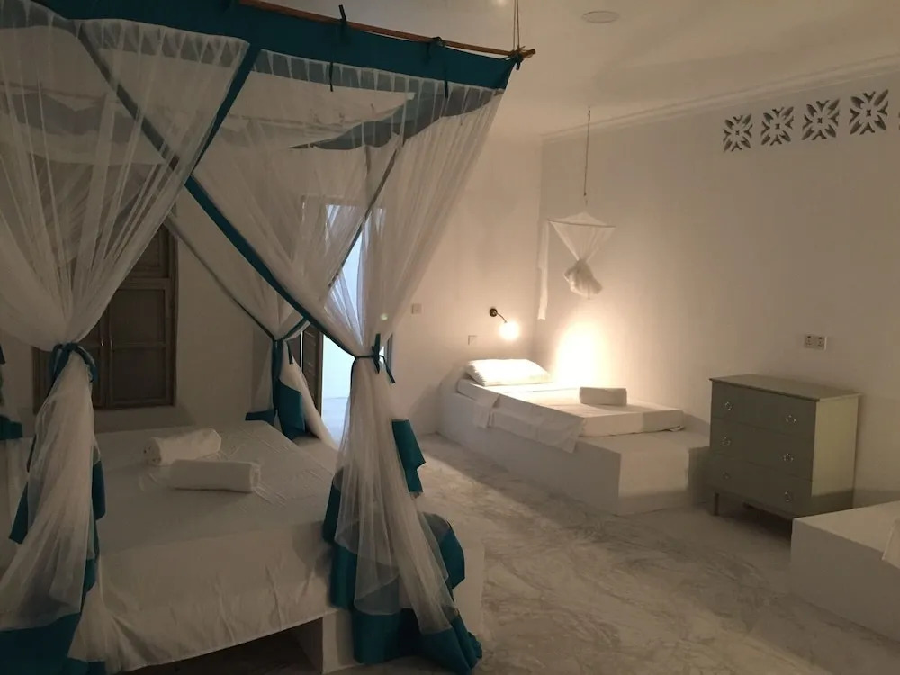 Modern Beach House, Excellent Beachfront, Private Chef, Pool