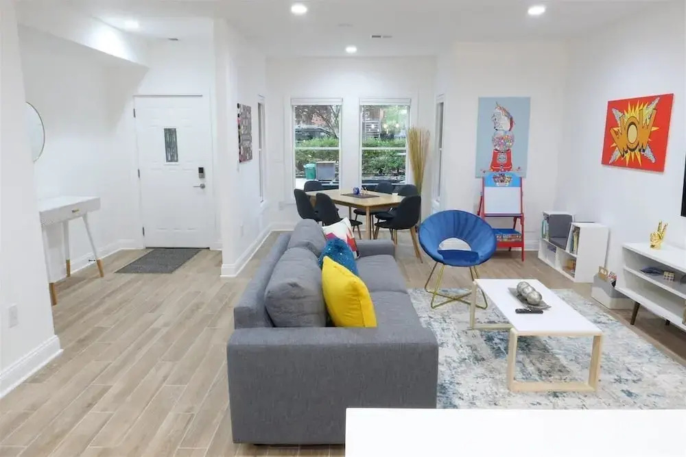 Pop Art Chic! Stunning Shaw - U Street Apartment