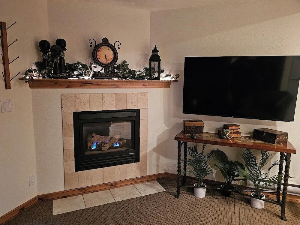 Alpenglow One Bedroom One Bath A09