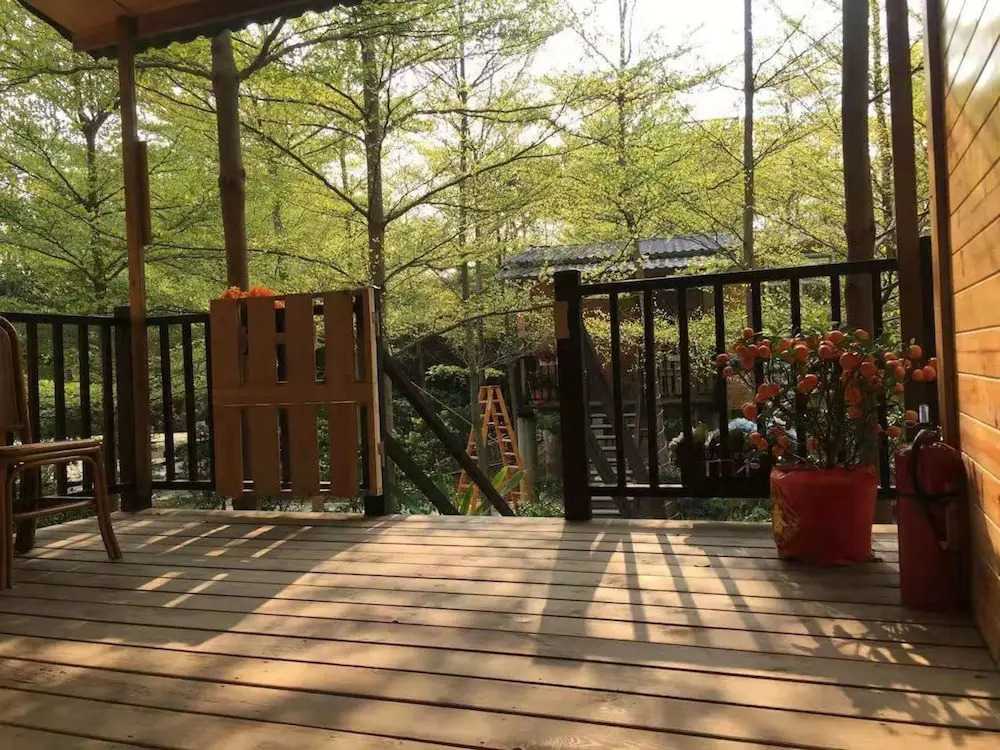 Lanrenyuanlin Hotspring Wooden House
