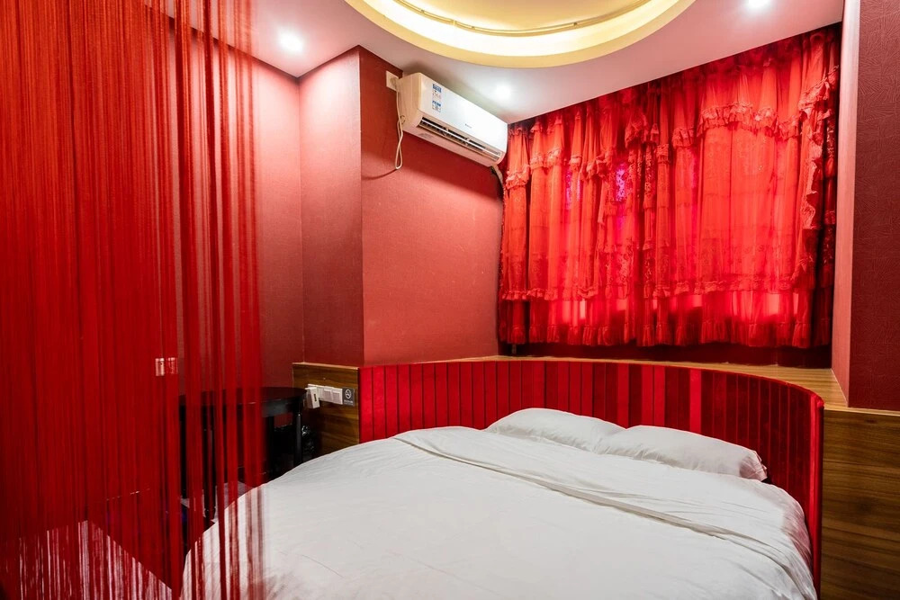Chongqing Alvin Hotel