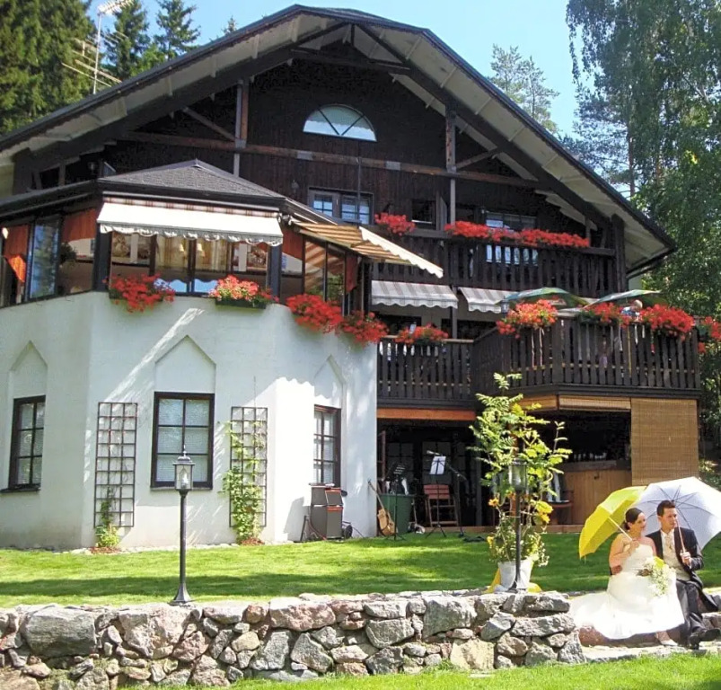 Cronins Guesthouse Bed & Breakfast
