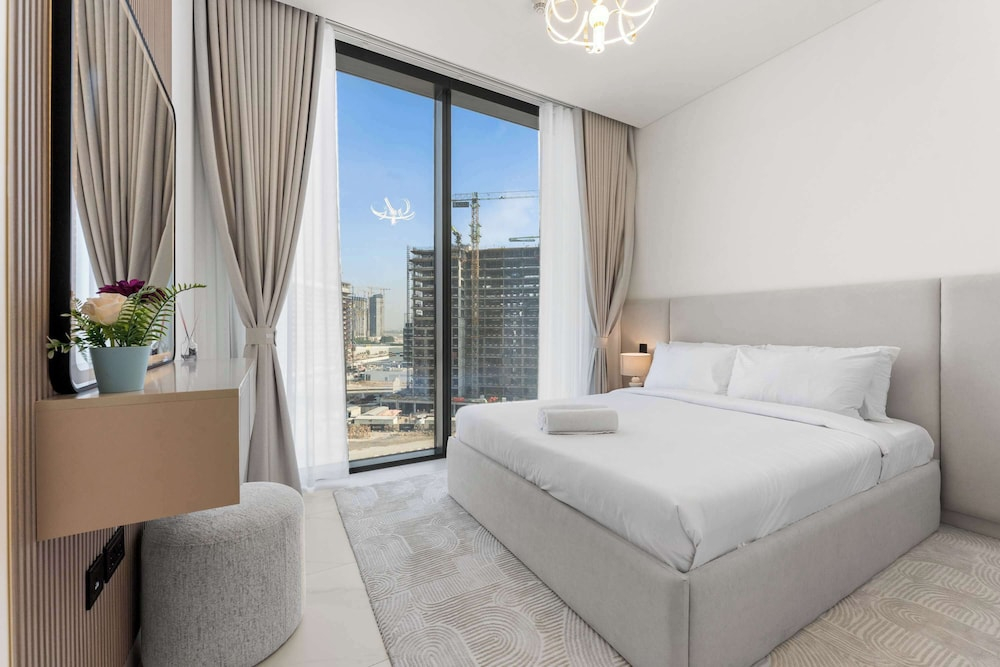 Stayshort - 3 Bed in Meydan Sleeps 7 With Skyline Views