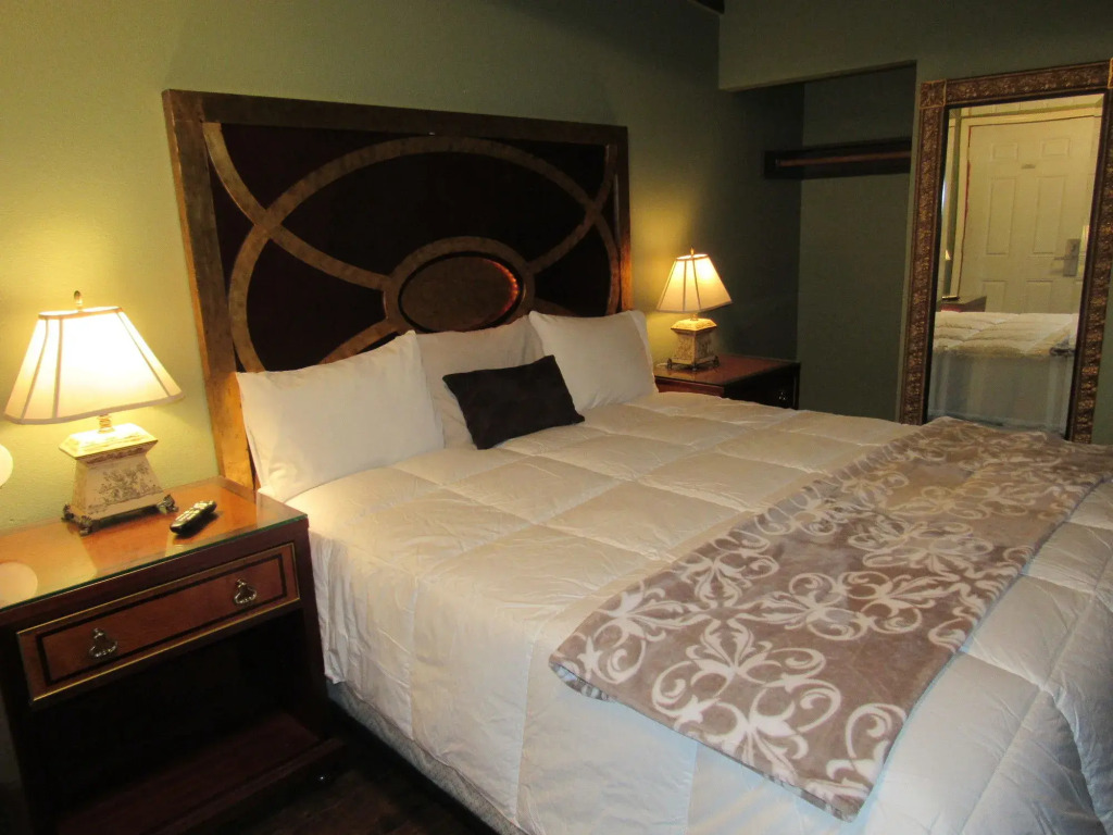 Emerald Bay Lodge