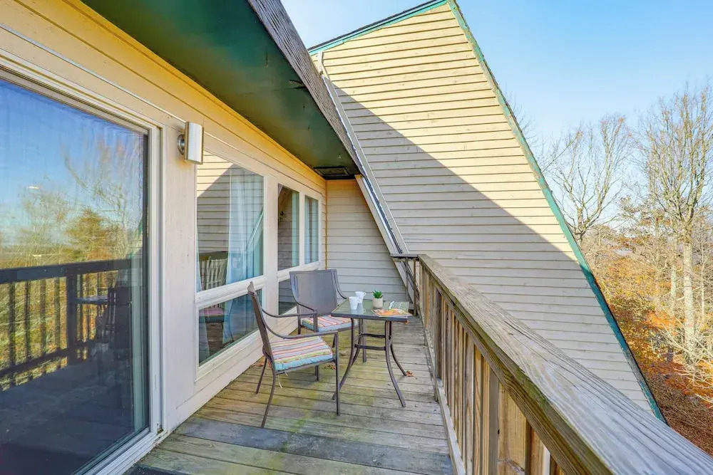 1 Mi to Skiing: Cozy Townhome in Beech Mountain!