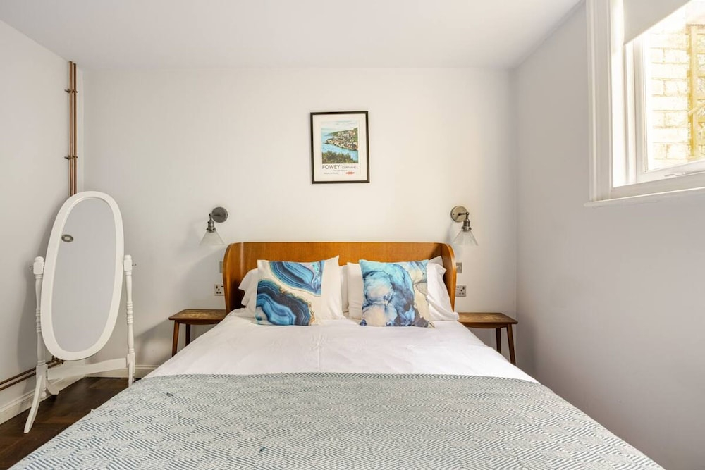 Converted Flat in Amazing Converted Schoolhouse Near Fowey Harbour