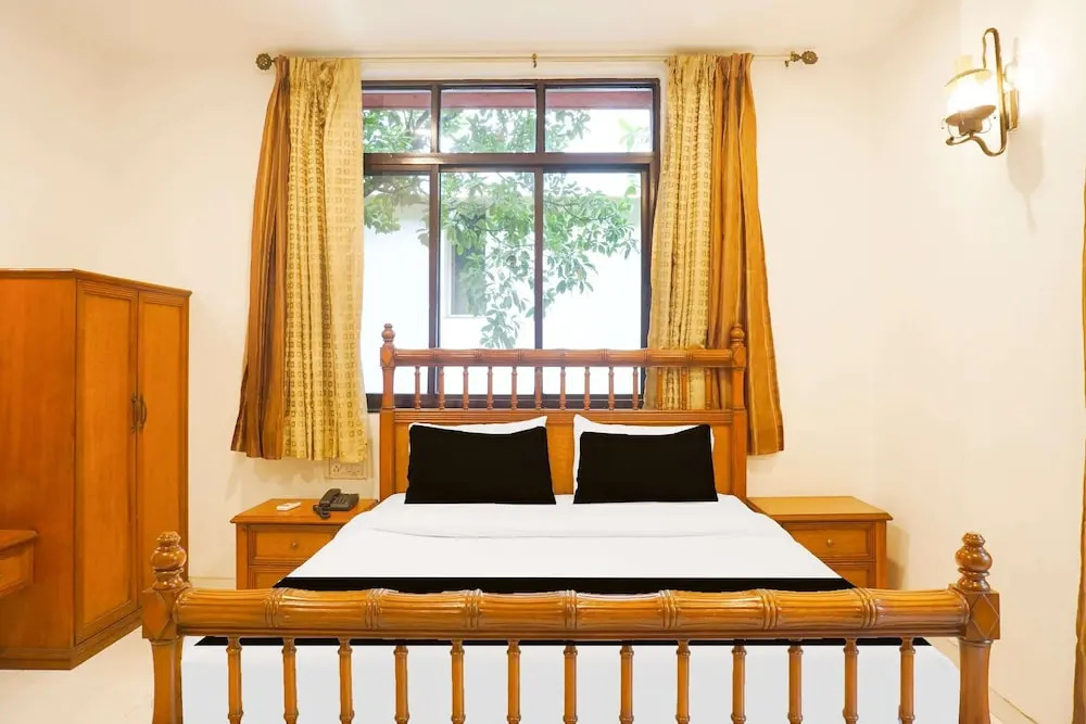 Super Townhouse Oak Prabhat Road