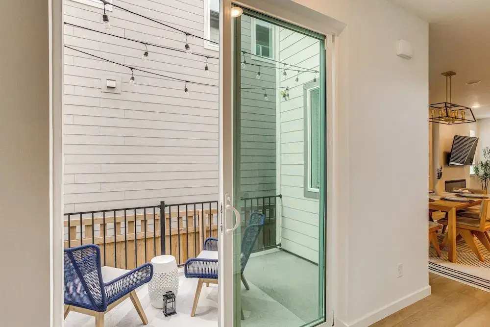 Great for Families! Newly Built Home in Aurora
