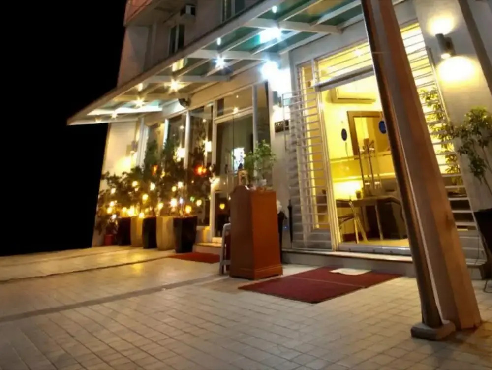 Townhouse OAK Metro Manila Near Osmena Highway PNR Pasay formerly Avitel Hotel