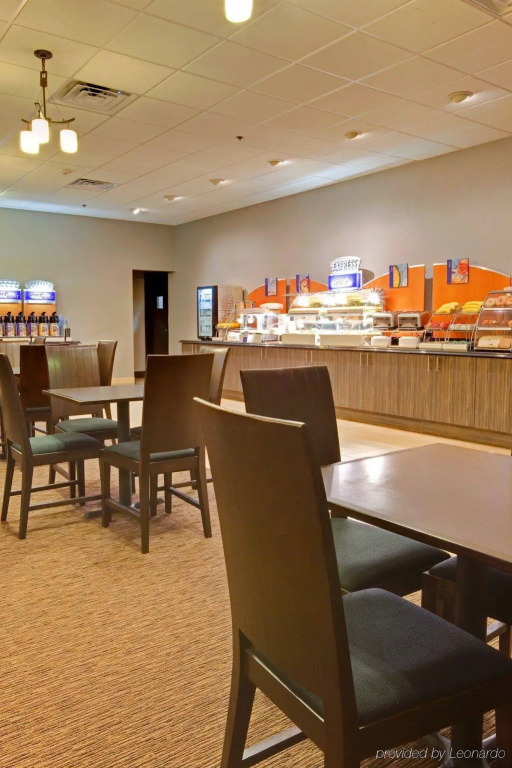 Holiday Inn Express Los Angeles LAX Airport by IHG