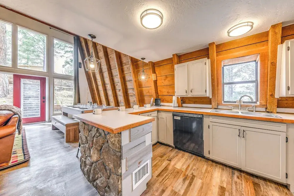 Cozy Ruidoso Cabin Rental w/ Private Hot Tub