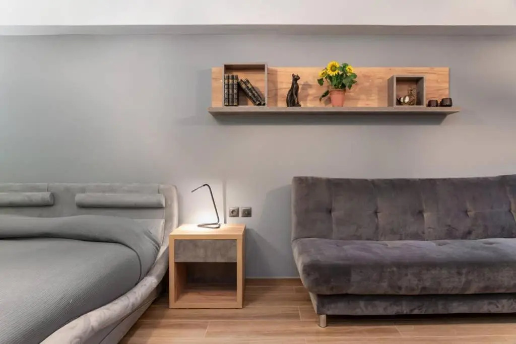 Superb suite on Aiolou street
