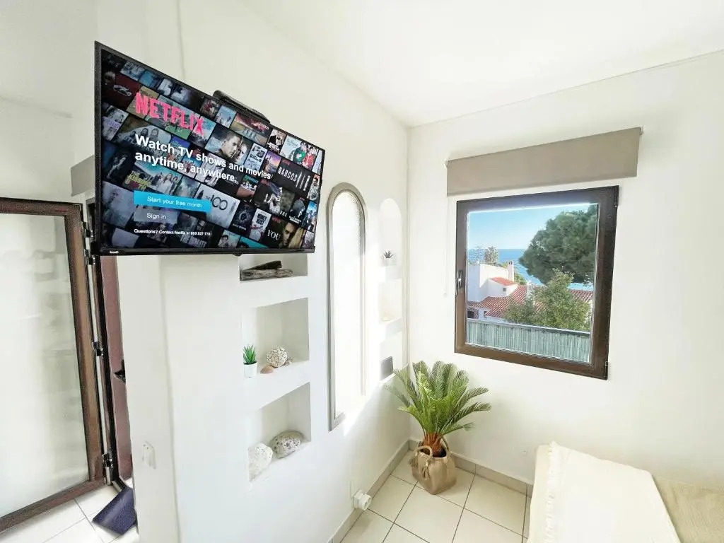 Beachfront Oura - 100m Beach, Seaview, Garage, 300m Strip