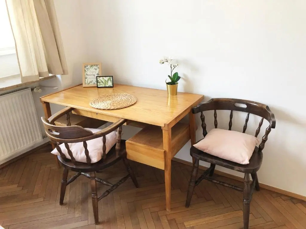 Niepodgleglosci 245- 2BR by Homeprime