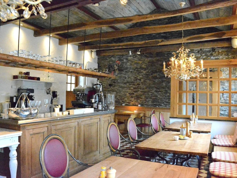 Cozy Holiday Home in Bièvre with Hot Tub