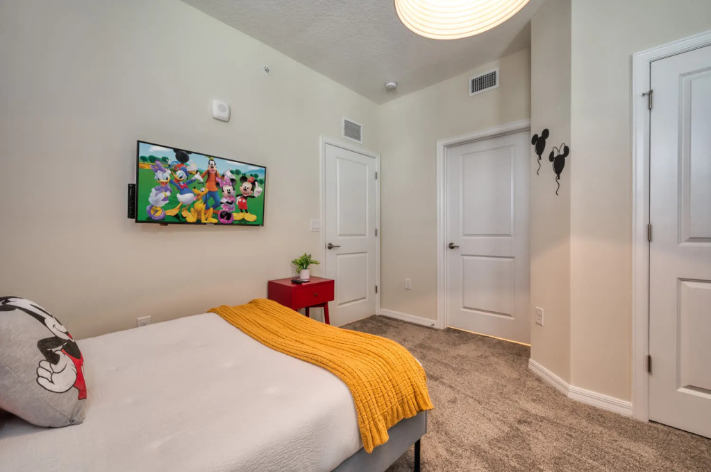 Sweet home condo with Mickey themed bedroom near Disney