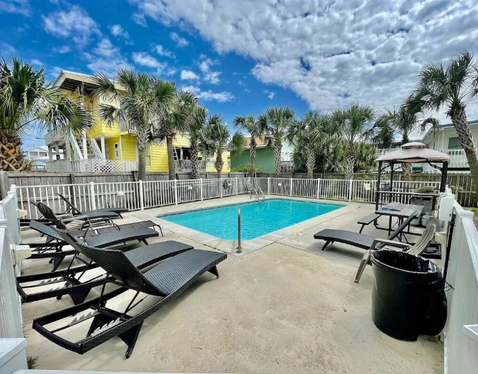 Romeo Beach Cottage 6