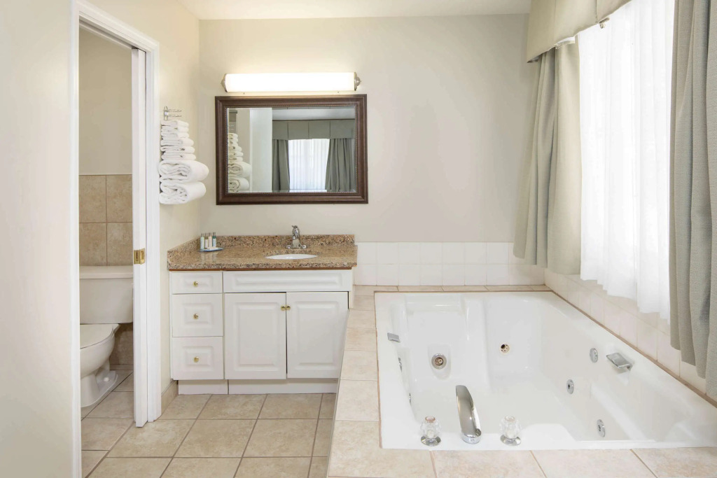 Travelodge by Wyndham Golden Sportsman Lodge